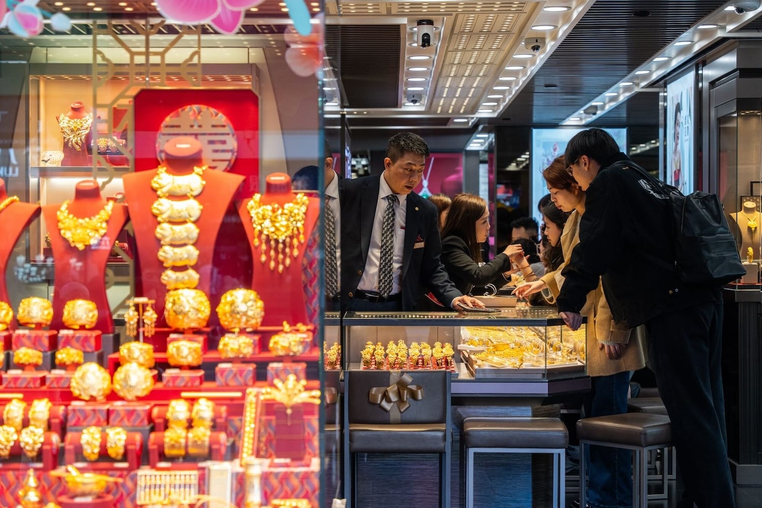 China's Gold-Buying Spree: Diversification, De-Dollarisation, and Geopolitical Impacts